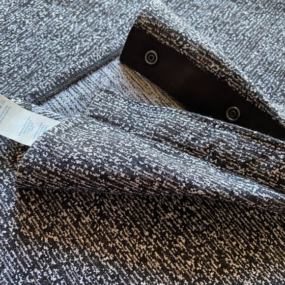 Lululemon Customizable Snap Scarf Rulu Gray - Picture 7 of 8